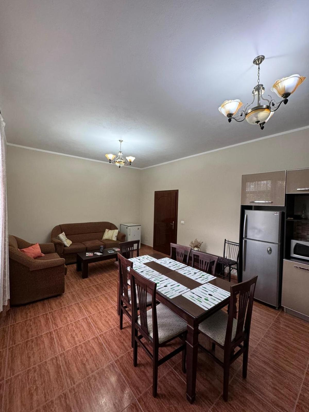 Blissful Hostel Shkodër エクステリア 写真