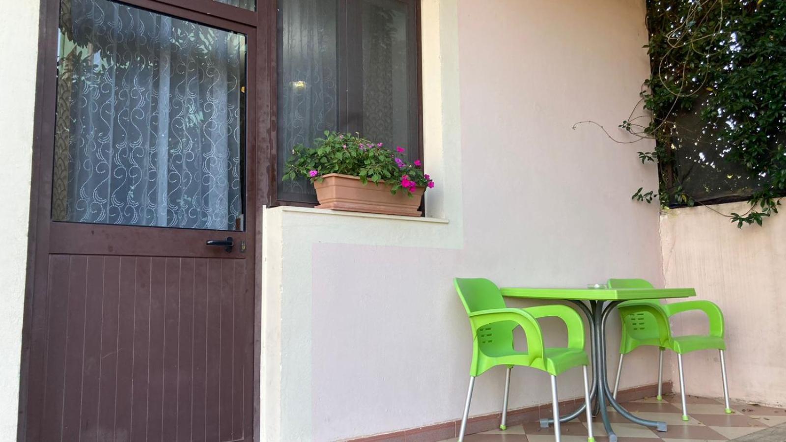 Blissful Hostel Shkodër エクステリア 写真