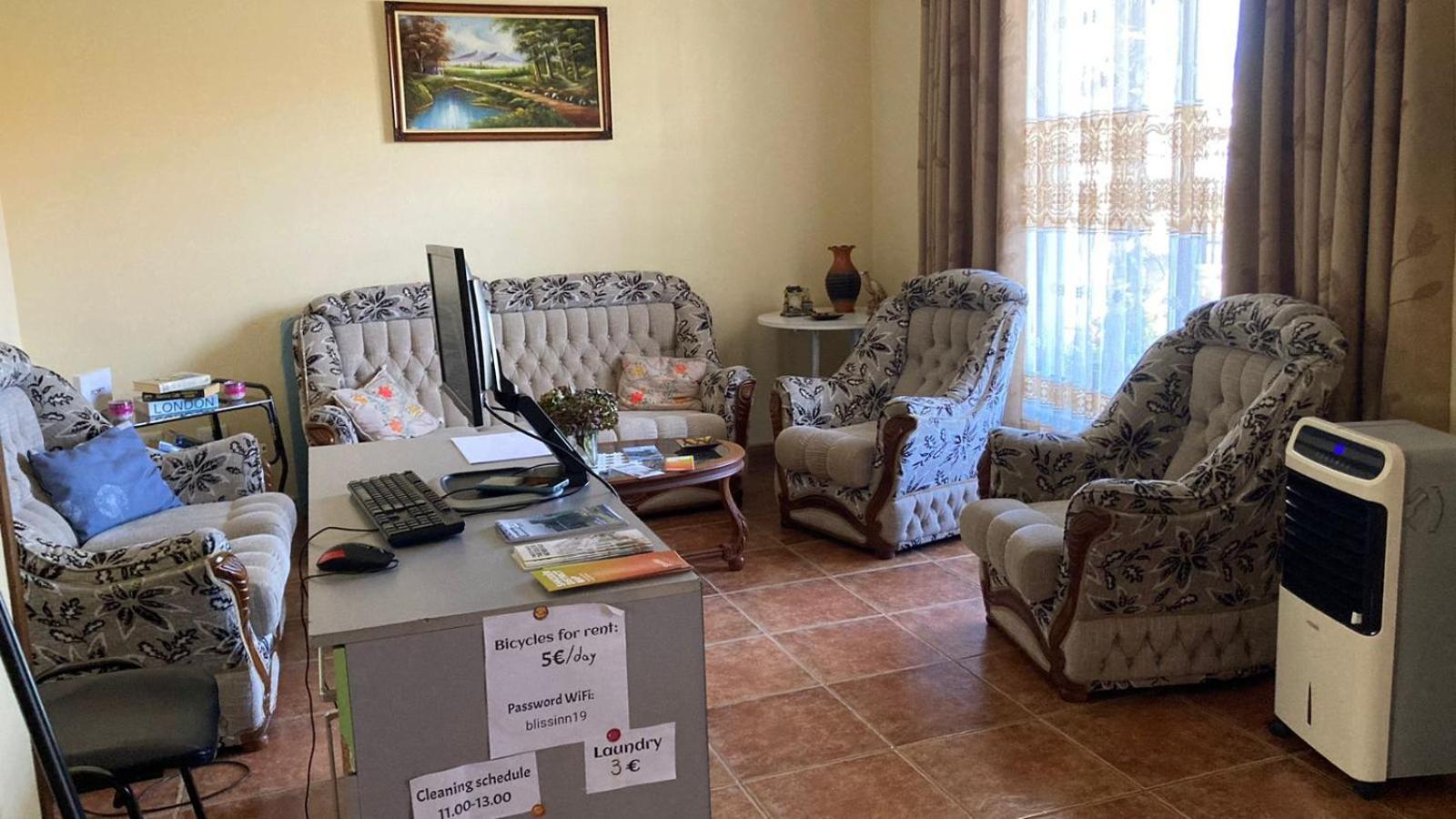 Blissful Hostel Shkodër エクステリア 写真