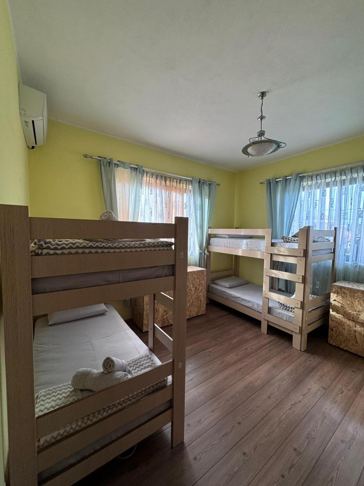 Blissful Hostel Shkodër エクステリア 写真
