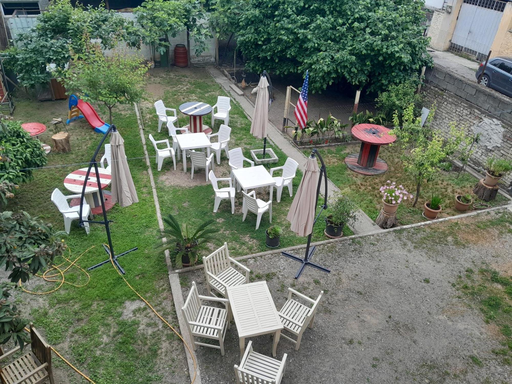 Blissful Hostel Shkodër エクステリア 写真